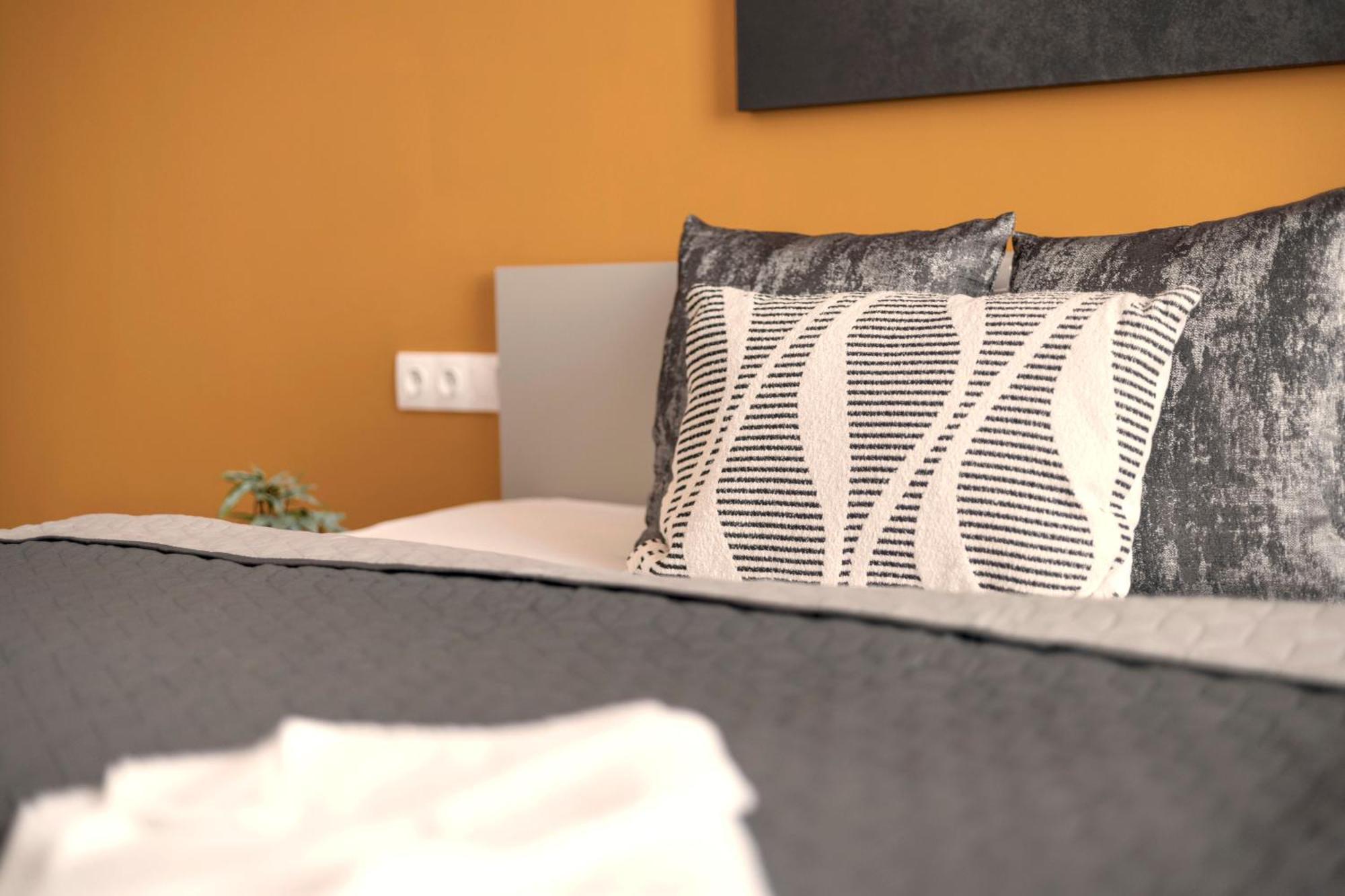 Exclusive Central 3Bedrm Stylish Residence By Prestige Homes ブダペスト エクステリア 写真