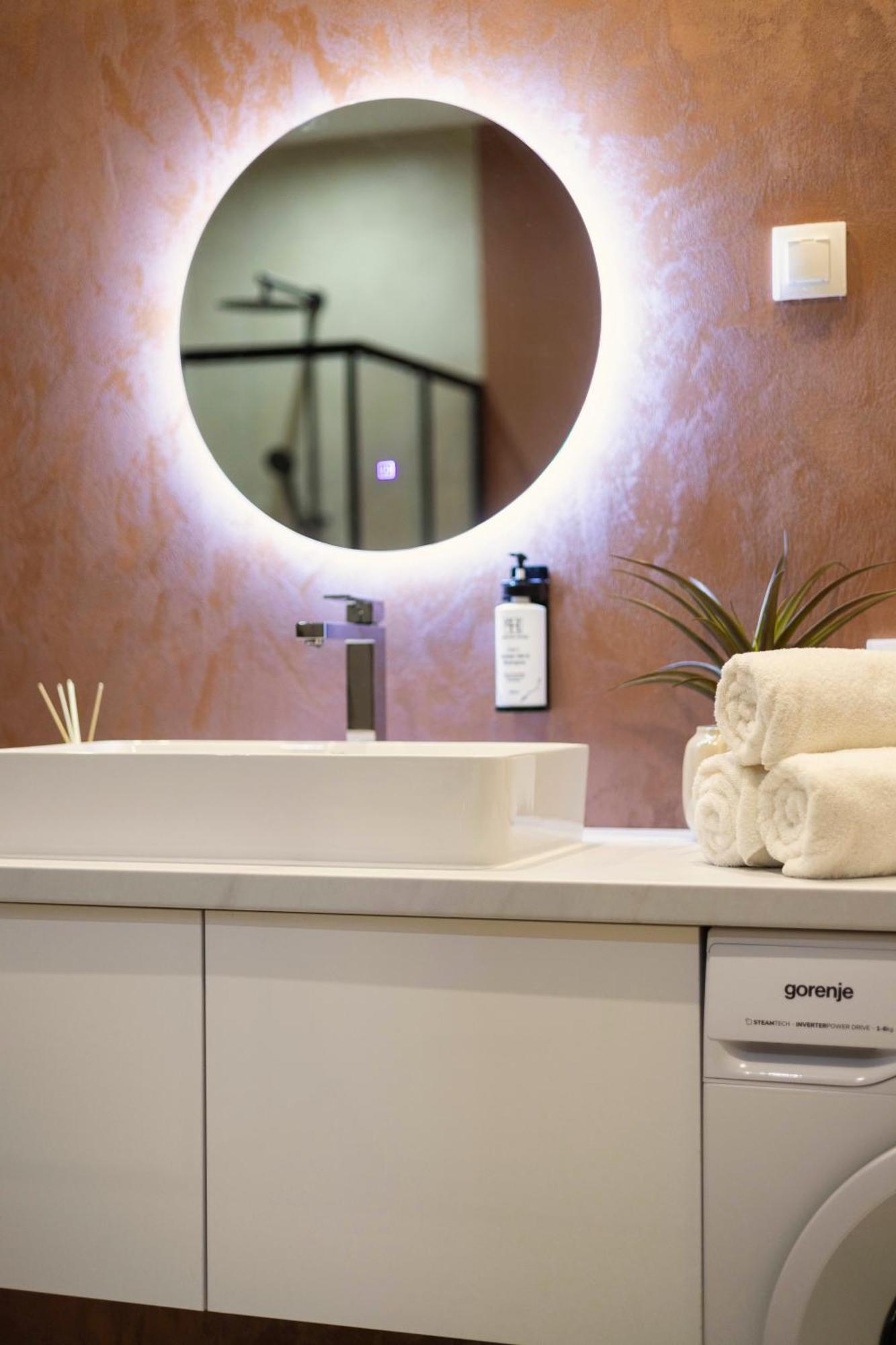 Exclusive Central 3Bedrm Stylish Residence By Prestige Homes ブダペスト エクステリア 写真