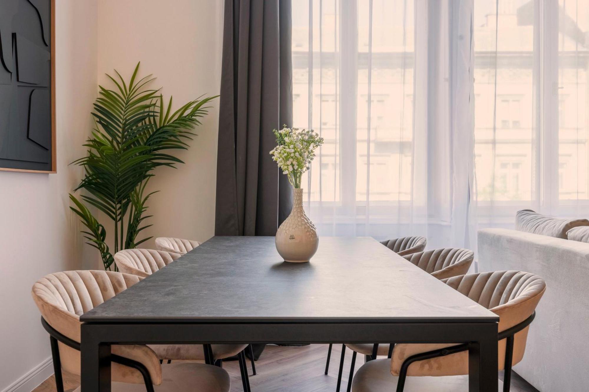 Exclusive Central 3Bedrm Stylish Residence By Prestige Homes ブダペスト エクステリア 写真