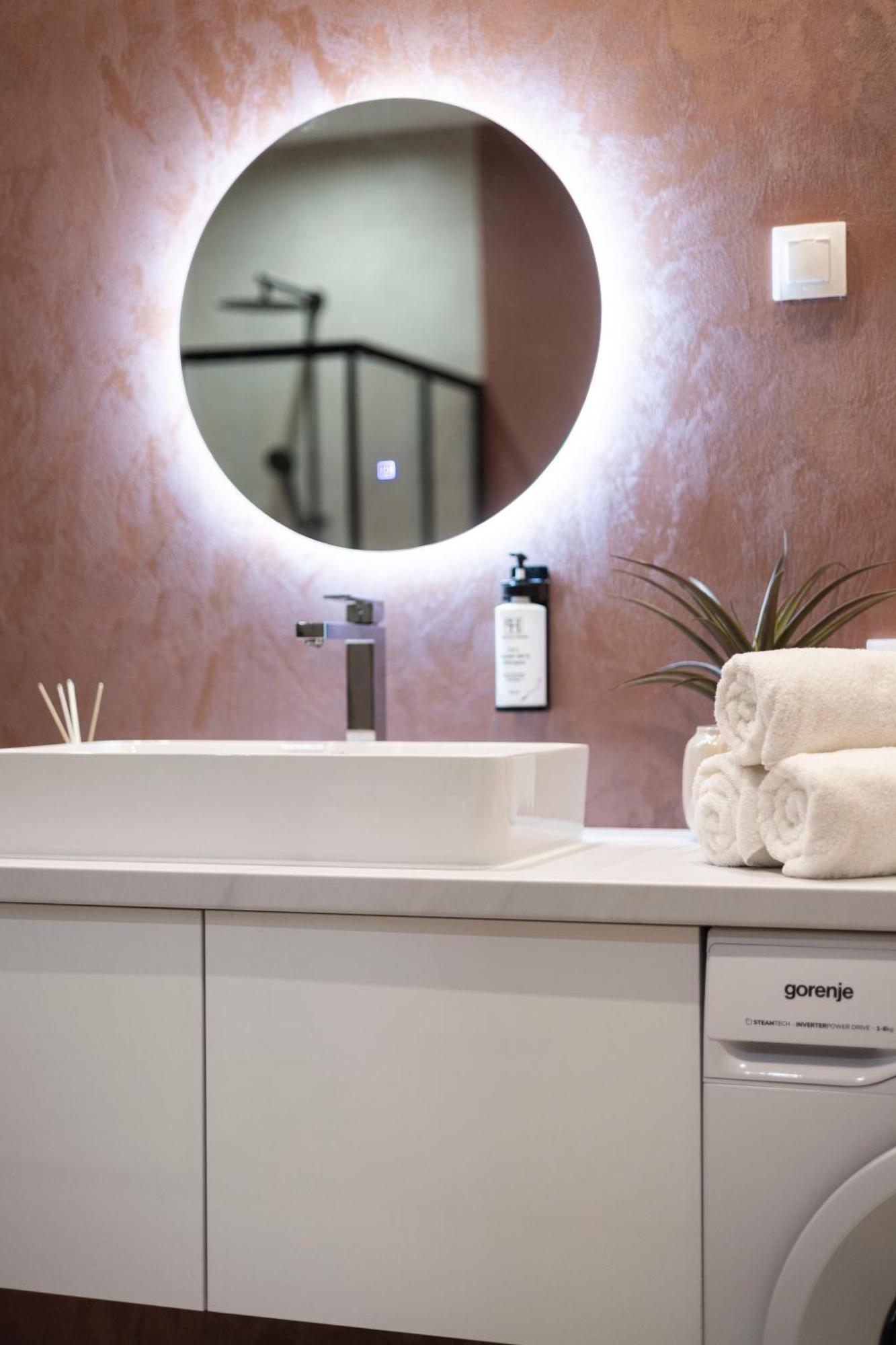 Exclusive Central 3Bedrm Stylish Residence By Prestige Homes ブダペスト エクステリア 写真